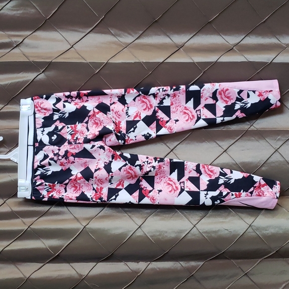 VGUC- Nike Dri-Fit ‘Tokyo’ Floral Active Legging - Picture 6 of 8